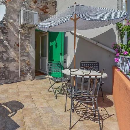 Augusta Ferri Apartament *